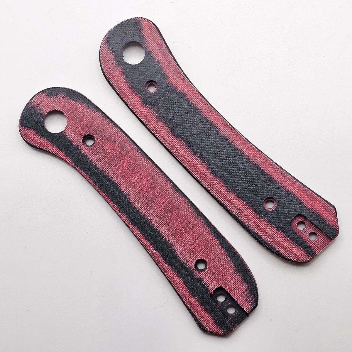 Knafs Lander 1 Scales – Contoured Linen Red & Black