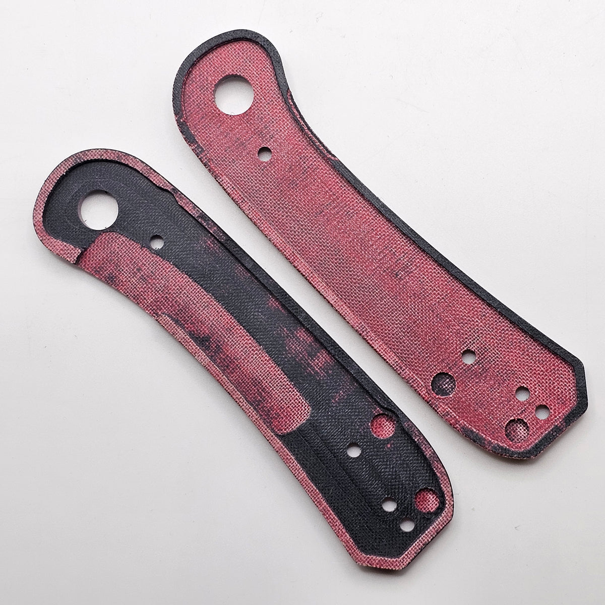 Knafs Lander 1 Scales – Contoured Linen Red & Black