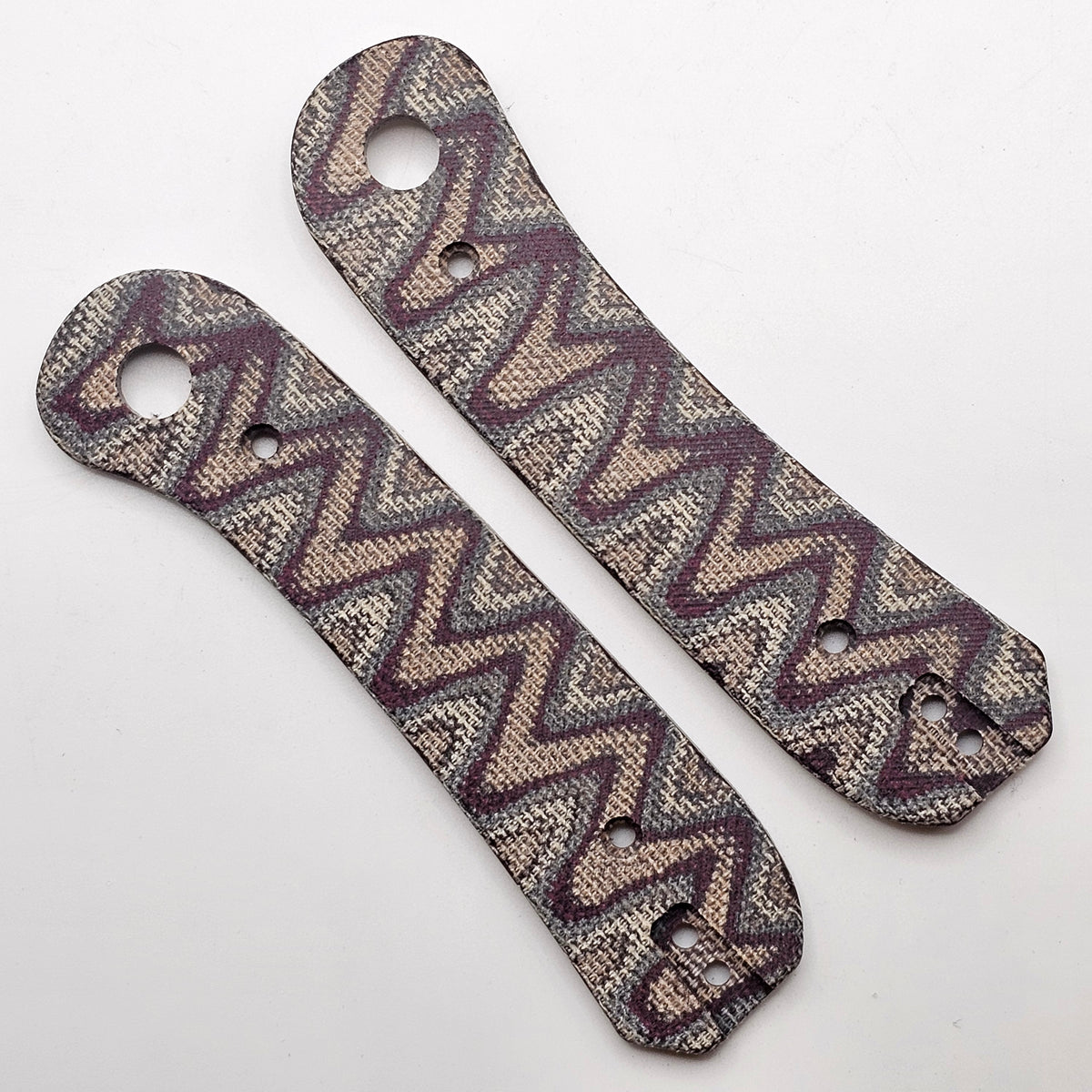 Knafs Lander 1 Scales – Contoured Python Canvas